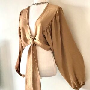 NWT boho midriff tie waist, puff sleeve crop top in caramel color. size 10